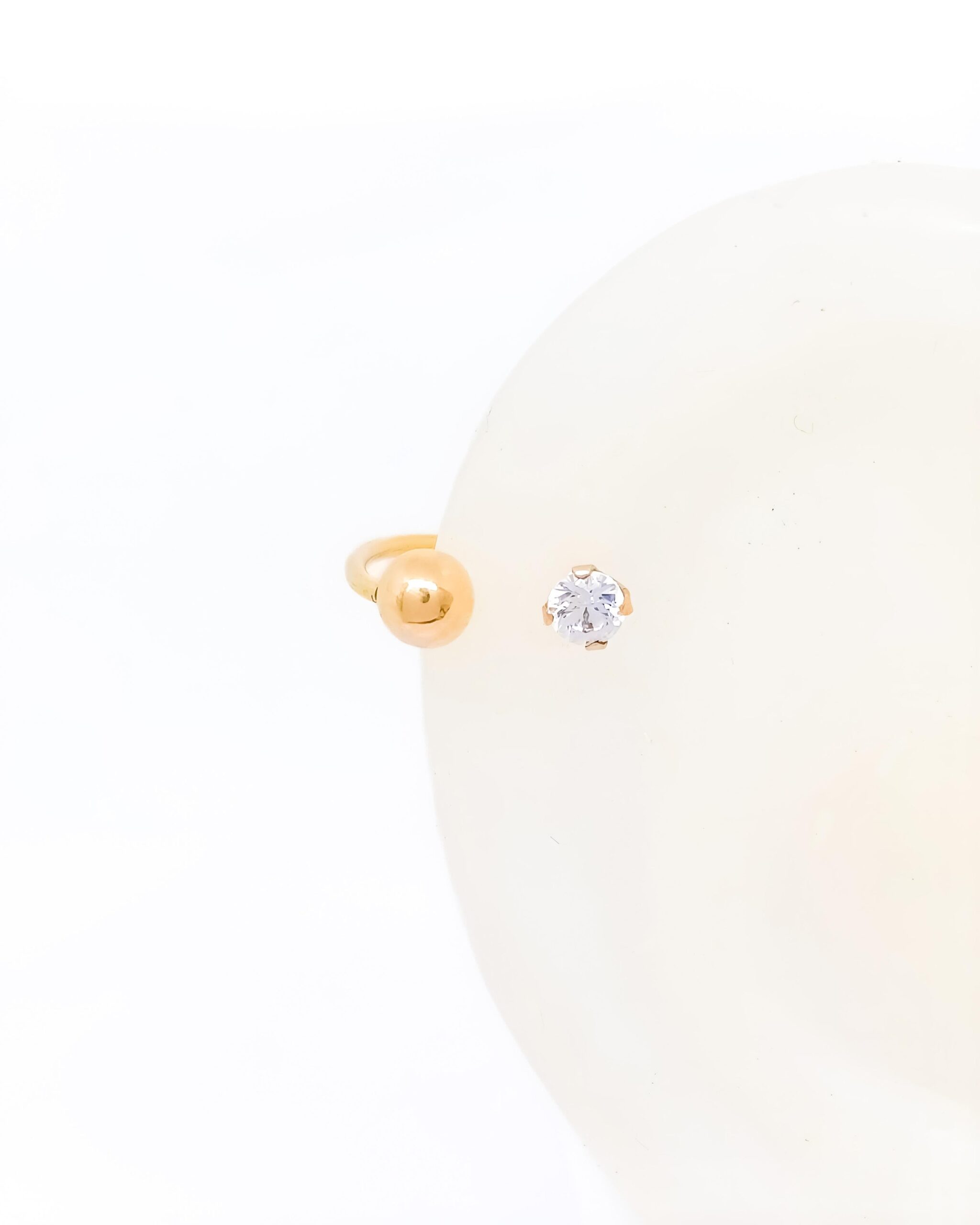 Piercing de oro 18k para oreja con piedra - Image 2