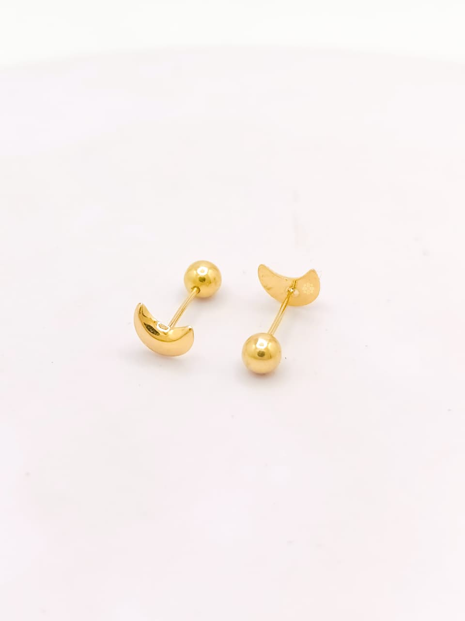 Aretes de oro 18k Luna reversibles bombeados