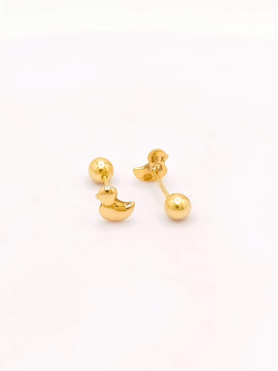 Aretes de oro 18k Pato mini reversibles bombeados